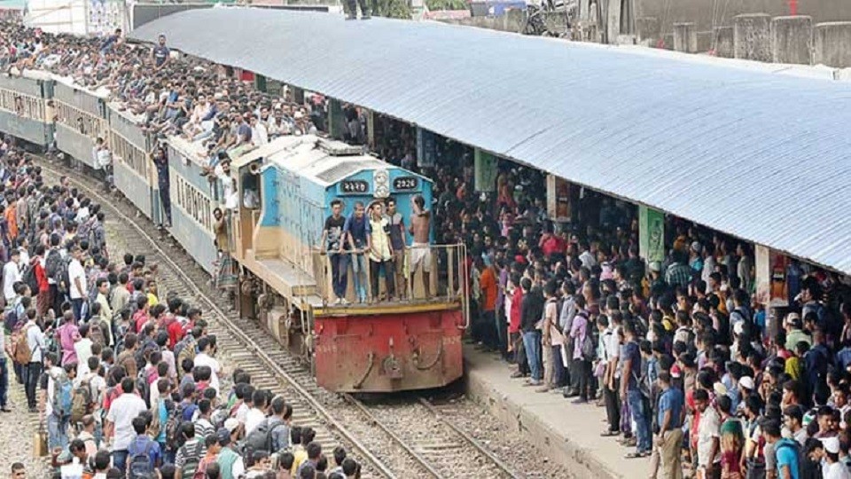 960025