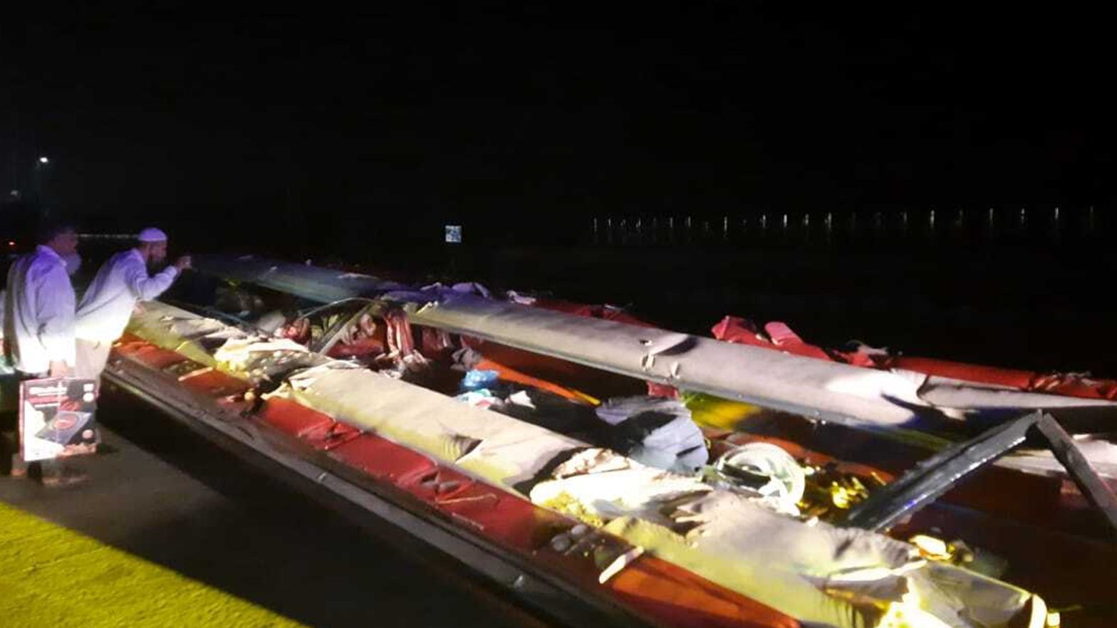 সংঘর্ষে ছাদ উড়ে যাওয়ার পরও বাস চালিয়ে গেলেন ড্রাইভার!