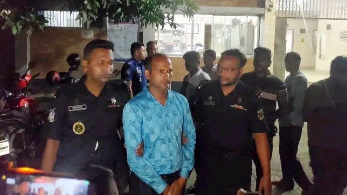 সেনাকল্যাণ সংস্থার ট্রাক আটকে চাঁদা দাবি, এনসিপি নেতা গ্রেপ্তার