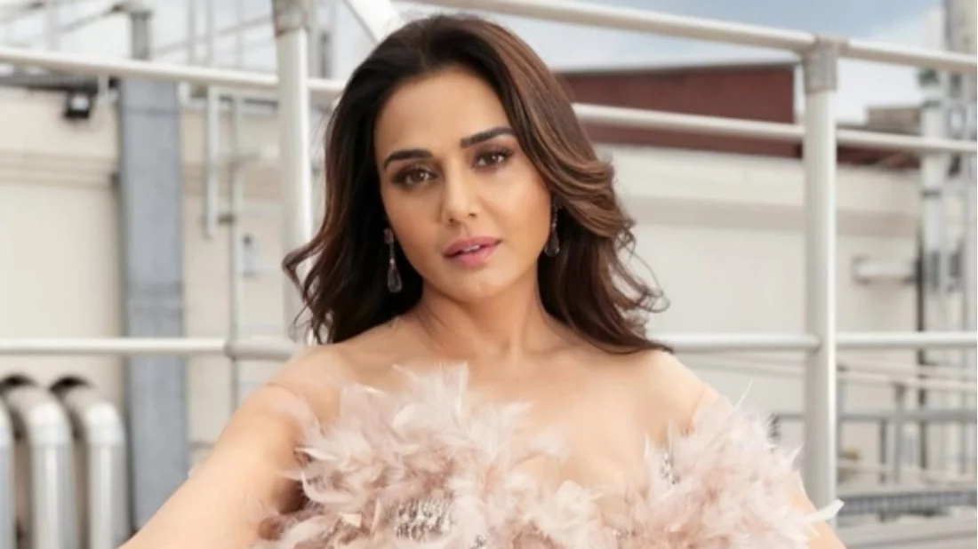 নিহত সেনাসদস্যদের স্ত্রী-সন্তানদের ১.৫৮ কোটি টাকা দান করলেন প্রীতি জিনতা