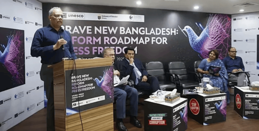 সাংবাদিকদের বিরুদ্ধে হত্যা মামলা