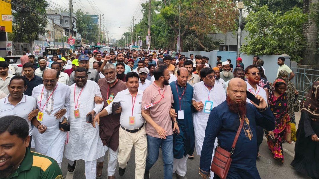 মিছিল নিয়ে প্রধানমন্ত্রীর জনসভাস্থলে আসছেন নেতাকর্মীরা 1 963333260 5