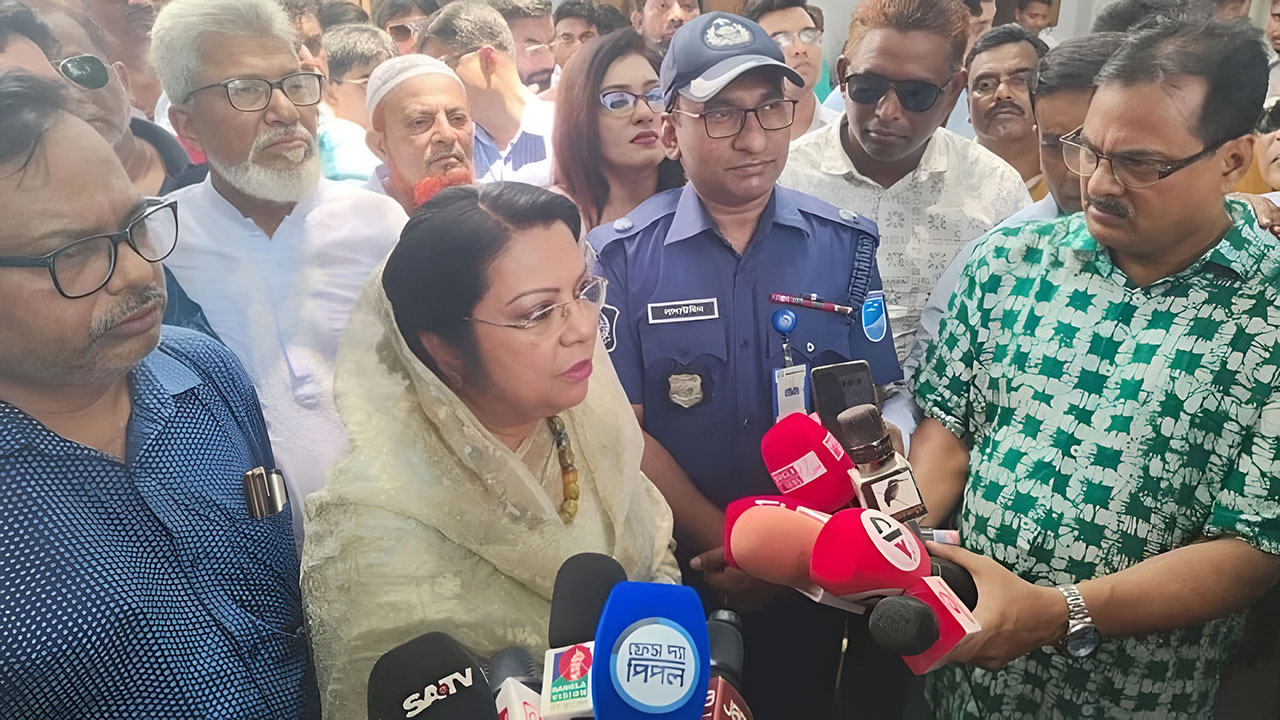 খাদ্যগুদামে অনিয়ম হলে কাউকে ছাড় নয়: খাদ্যমন্ত্রী 3 96333201 1