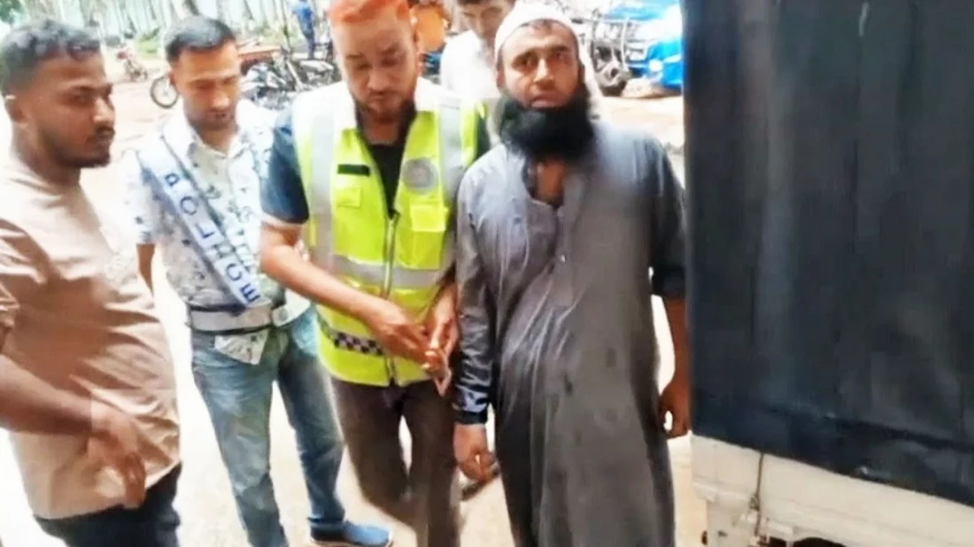 ছাত্রীকে ধর্ষণের অভিযোগে মহিলা মাদ্রাসার ‘বড় হুজুর’ আটক