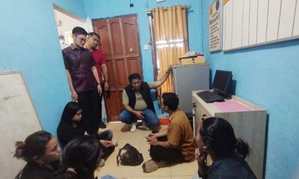 অবৈধ পথে ইন্দোনেশিয়ায় অনুপ্রবেশের সময় ৮ বাংলাদেশিসহ আটক ১৬