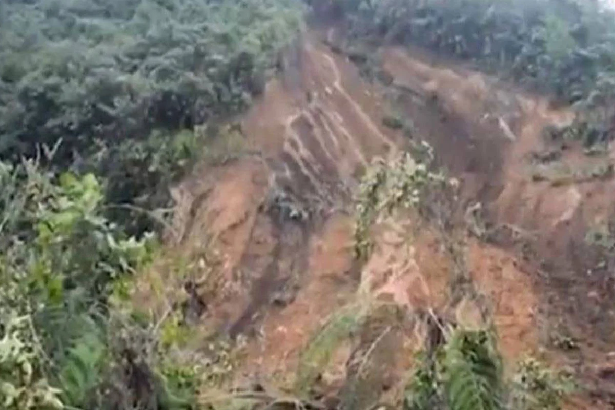 চীনে ভারী বৃষ্টির পর ভূমিধসে নিহত ১, নিখোঁজ ১১