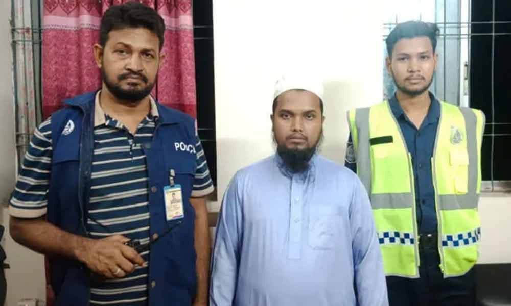 ছাত্রকে বলাৎকারের অভিযোগে মাদরাসাশিক্ষক গ্রেপ্তার