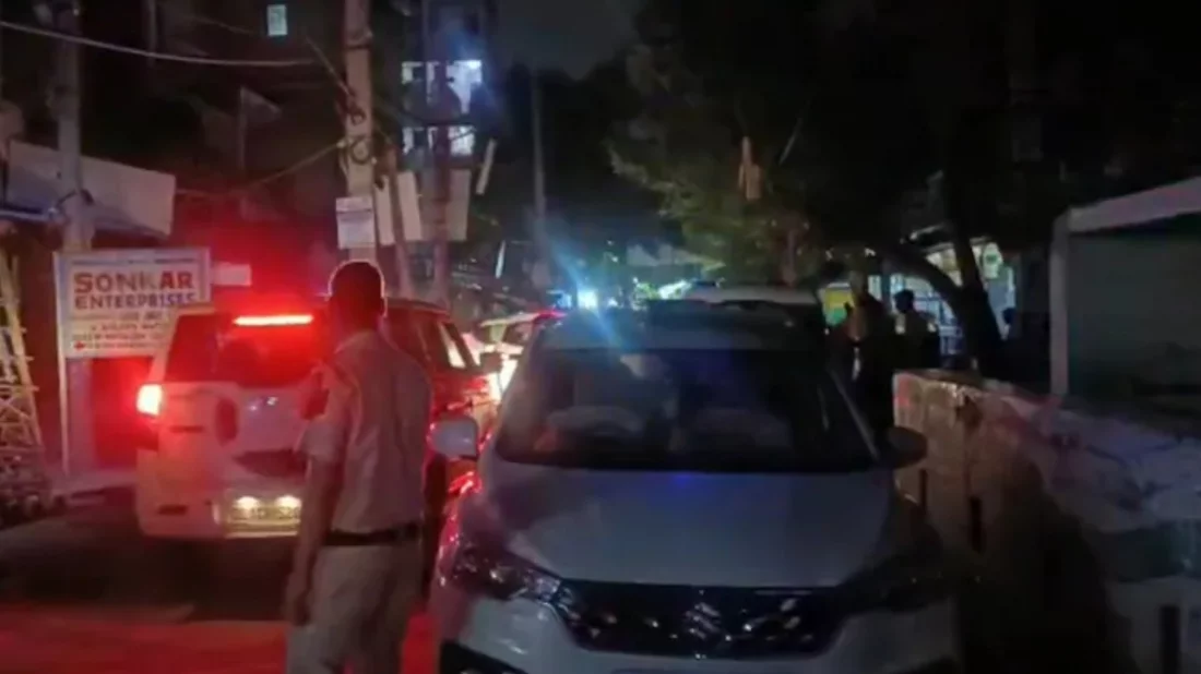 হোটেলে প্রেমিকাকে কুপিয়ে হত্যা প্রেমিকের