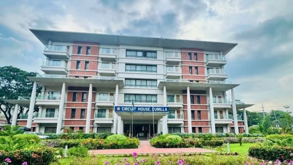 সার্কিট হাউসে উইপোকা দেখে ক্ষোভে কক্ষ ত্যাগ করলেন বিরোধীদলীয় উপনেতা 12 সার্কিট হাউসে উইপোকা দেখে ক্ষোভে কক্ষ ত্যাগ করলেন বিরোধীদলীয় উপনেতা
