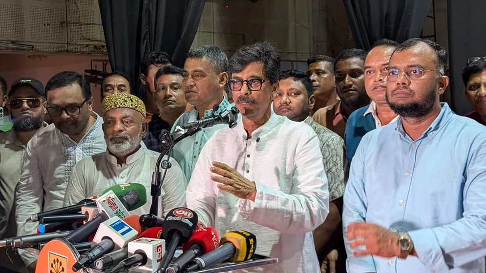 স্বাধীনতার ঘোষণা দিয়ে যুদ্ধে অংশ নেওয়া একমাত্র প্রেসিডেন্ট জিয়াউর রহমান 14 9659853260