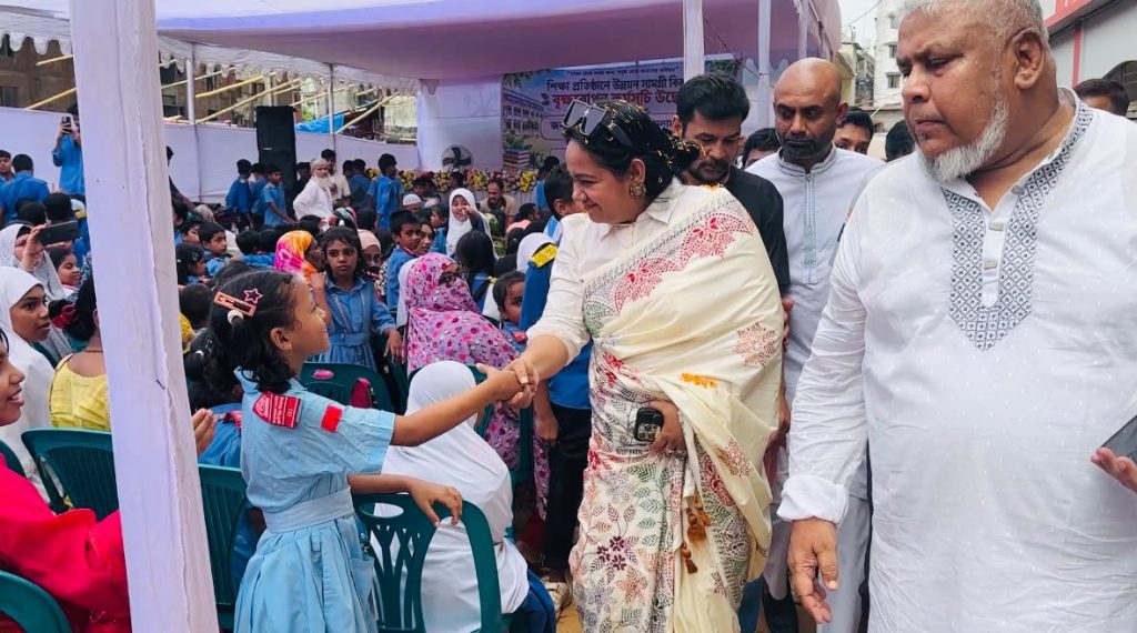 নাখালপাড়া হোসেন উচ্চ বিদ্যালয়ে উন্নয়ন সামগ্রী বিতরণ ও বৃক্ষরোপণ 3 96658745