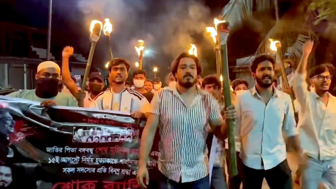 ফরিদপুরে নিষিদ্ধ ছাত্রলীগের মশাল মিছিল, শনাক্তের চেষ্টা পুলিশের