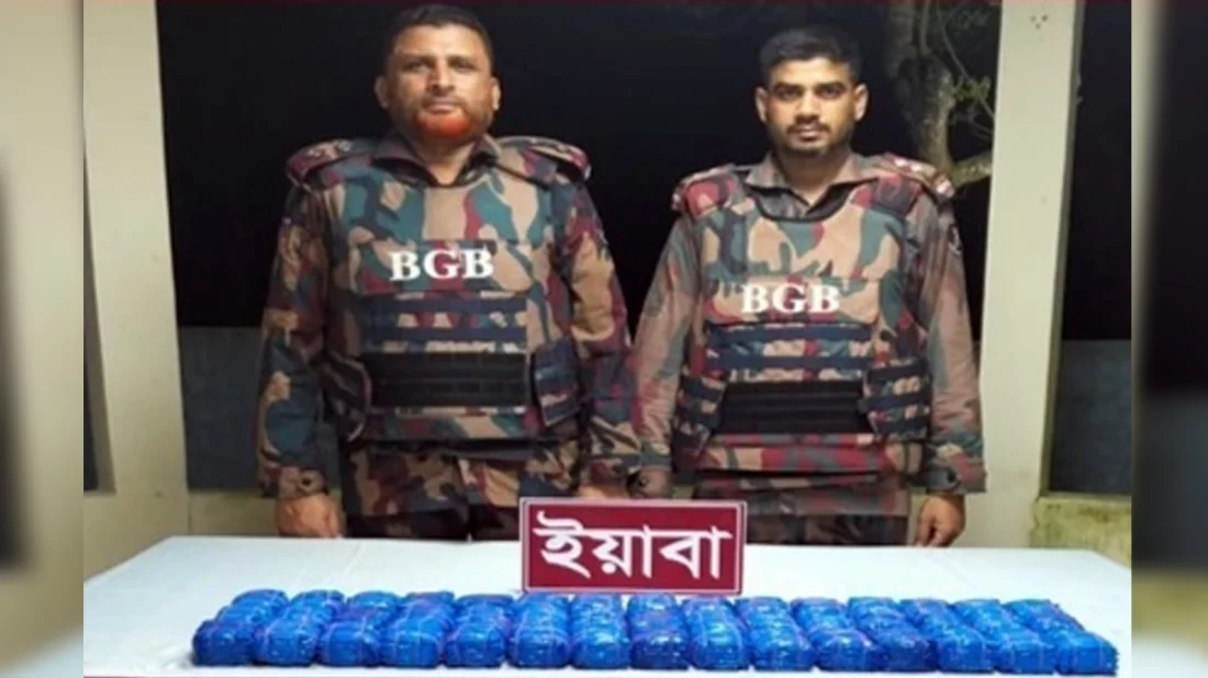 উখিয়ায় নৌকার নিচে মিলল ৯০ হাজার ইয়াবা, নারিকেলবাগানে আরও ১০ হাজার