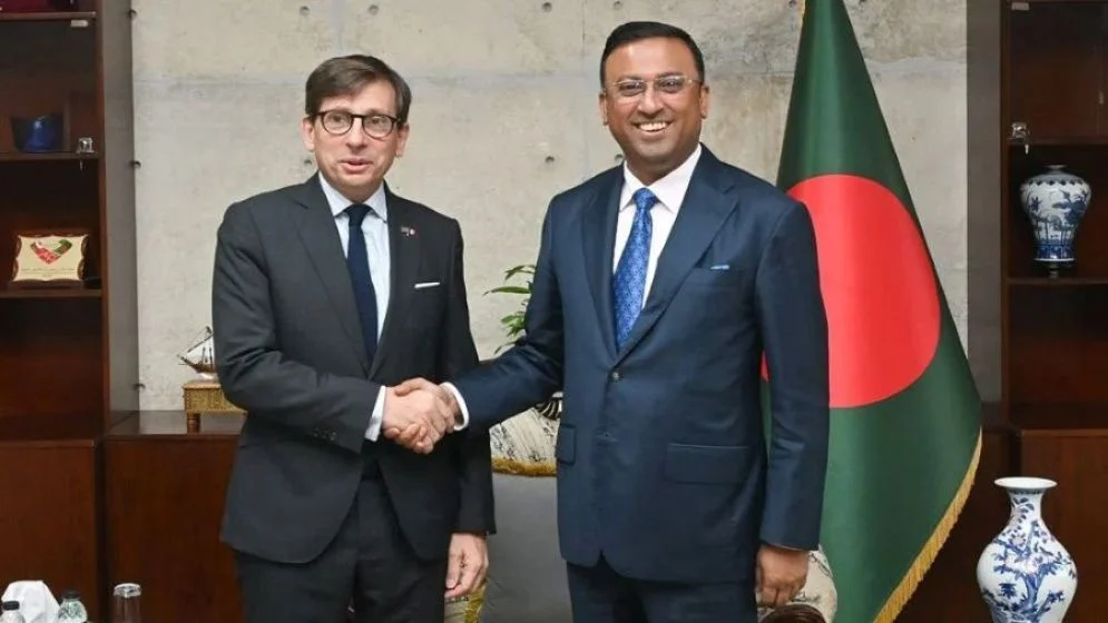 পররাষ্ট্র প্রতিমন্ত্রী হুমায়ুন কবিরের সঙ্গে ফরাসি রাষ্ট্রদূতের সাক্ষাৎ বন্ধুত্ব ও অংশীদারত্ব আরও জোরদার করবে দুদেশ