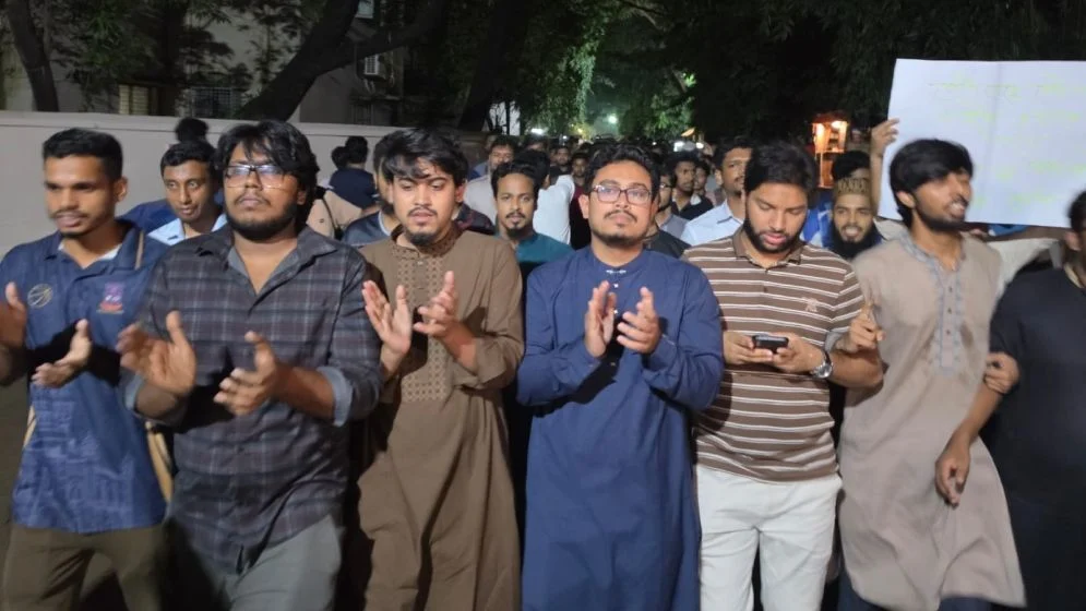 সরকারি চাকরির নিয়োগ পরীক্ষা ভাইভায় নাম্বার বাড়ানোর প্রতিবাদে ঢাবিতে ডাকসুর বিক্ষোভ