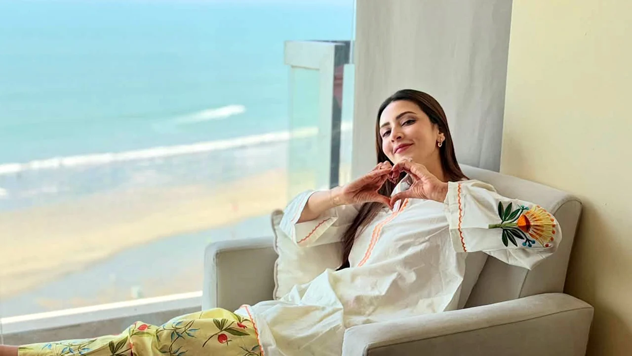 কক্সবাজারে স্বস্তি খুঁজে পায় অভিনেত্রী বিদ্যা সিনহা মিমের মন