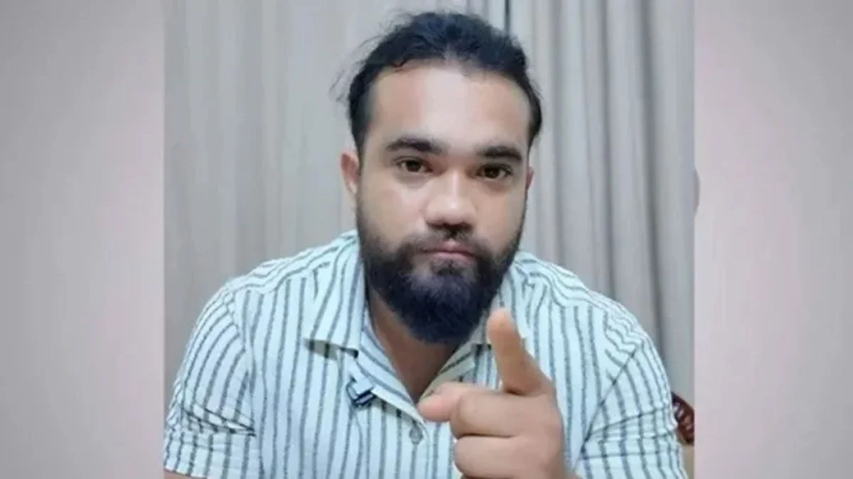 গা ঢাকা দেওয়ার পর সেই রুমি বললেন ‘আমি এই দেশে আর নাই’