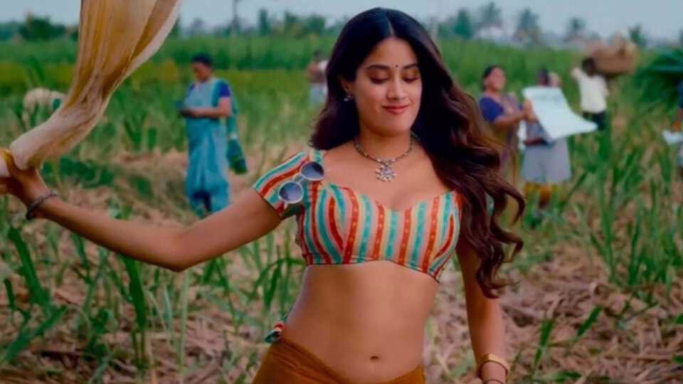চরিত্র’ নিয়ে অনুশোচনায় জাহ্নবী কাপুর