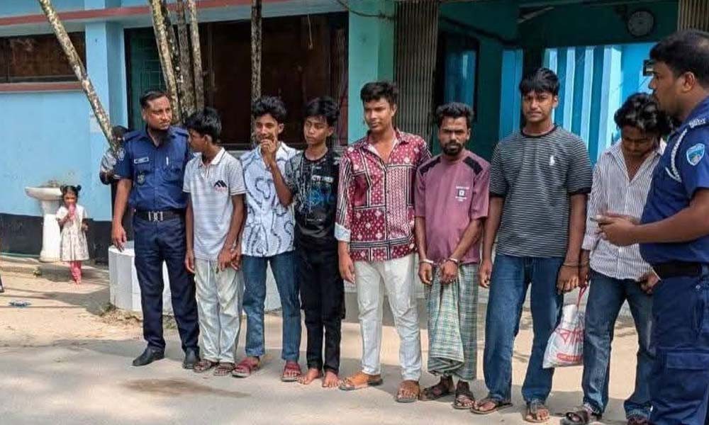 নোয়াখালীতে ঝটিকা মিছিল থেকে ছাত্রলীগের ৮ নেতাকর্মী গ্রেপ্তার