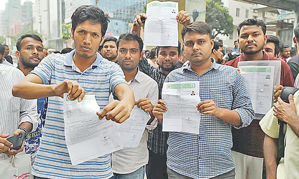 যুব উন্নয়ন পরীক্ষার প্রশ্ন ফাঁসের ঘটনায় গ্রেপ্তার ৫ 2 যুব উন্নয়ন পরীক্ষার প্রশ্ন ফাঁসের ঘটনায় গ্রেপ্তার ৫