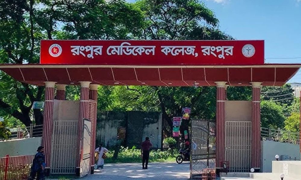 রংপুর সড়কে দাঁড়িয়ে থাকা ট্রাকে বাসের ধাক্কায় নিহত বেড়ে ৪