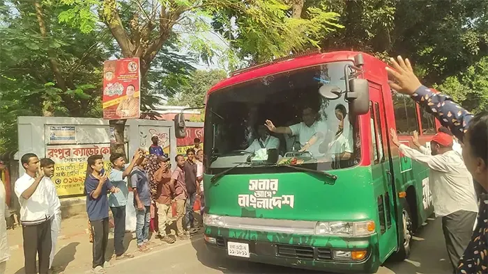 রাজশাহীর পথে প্রধানমন্ত্রী