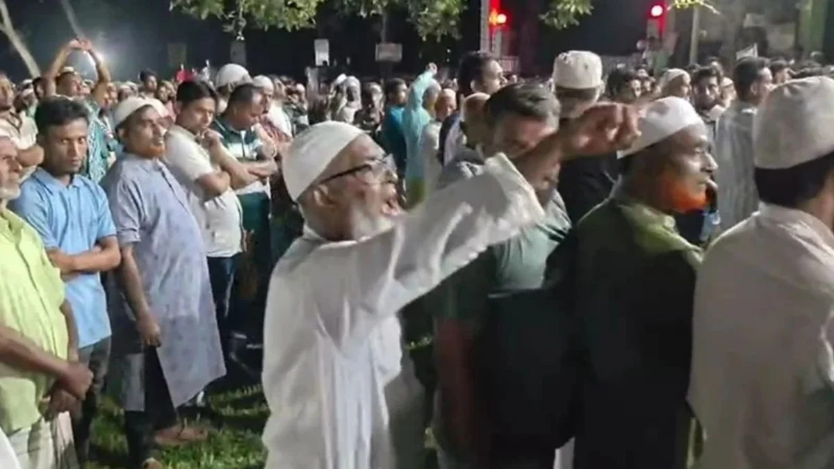 শাকিলের জানাজায় বক্তব্যের সময় এমপির উদ্দেশে ভুয়া ভুয়া স্লোগান