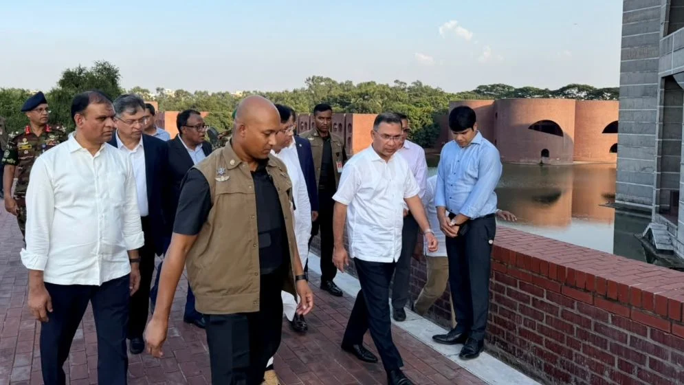 সংসদ প্রাঙ্গণ পরিদর্শন প্রধানমন্ত্রীর, দিলেন যেসব নির্দেশনা 2 সংসদ প্রাঙ্গণ পরিদর্শন প্রধানমন্ত্রীর, দিলেন যেসব নির্দেশনা